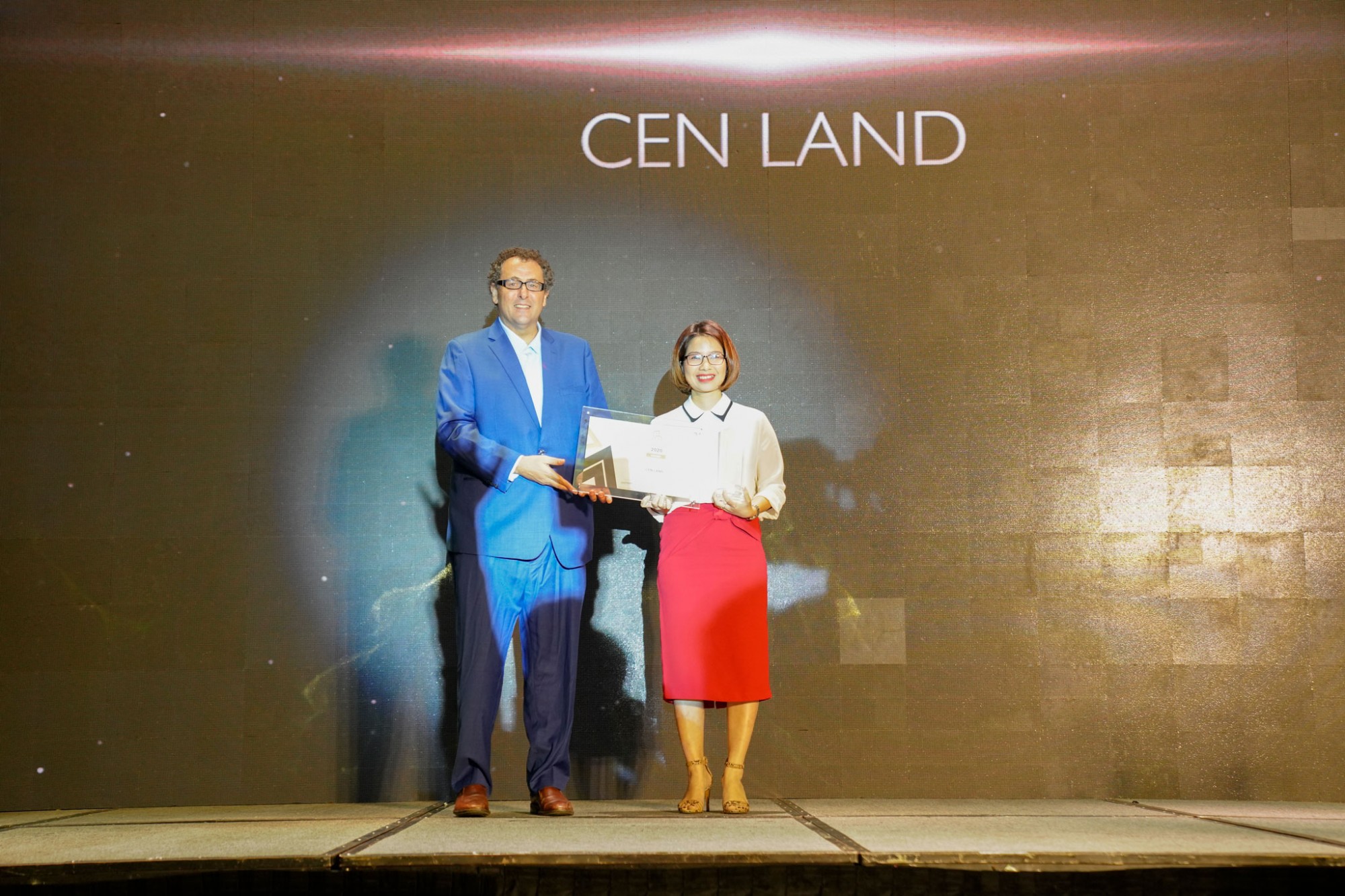 Cen Land giành “cú đúp” Đơn vị Phân phối tốt nhất và Tư vấn tốt nhất tại Dot Property Vietnam Awards 2020