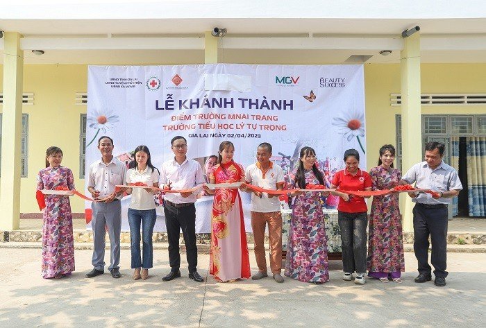 Hạnh phúc nhân đôi, Quỹ Những tấm lòng Nhân ái khánh thành điểm trường Mnai Trang – Gia Lai