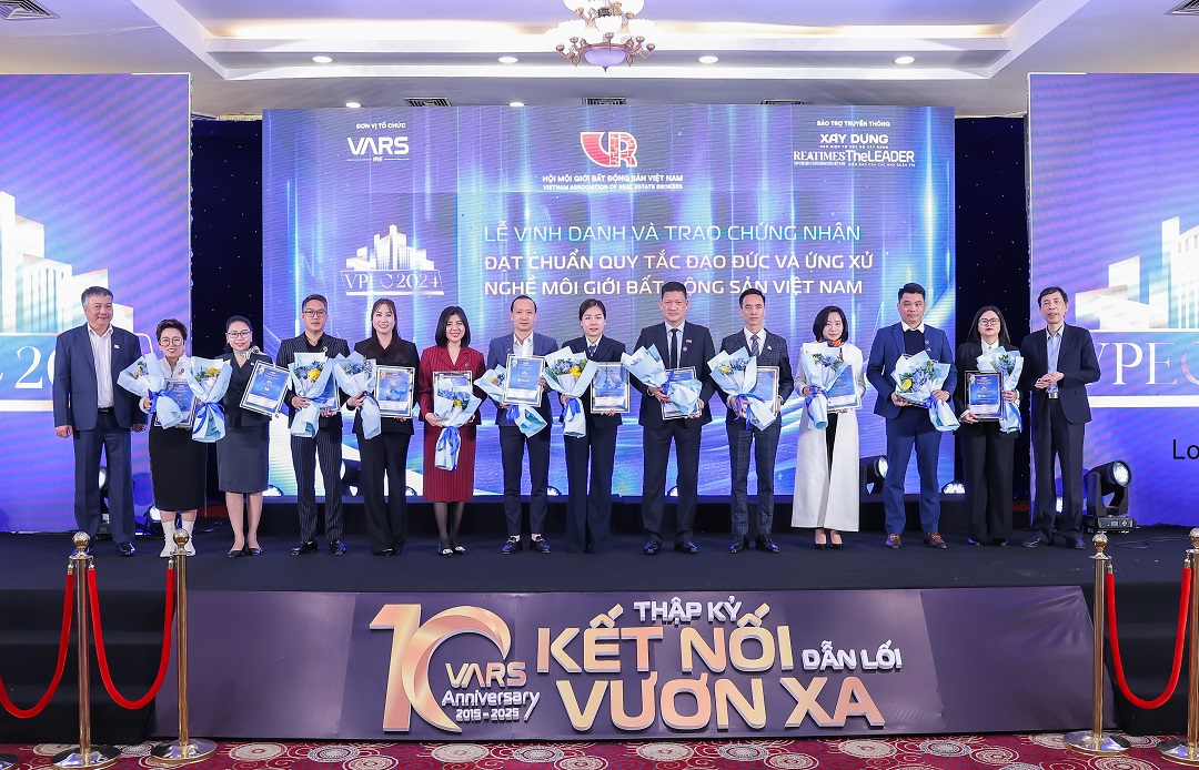 Cen Land đạt chuẩn VPEC 2024 với điểm số cao nhất – Khẳng định vị thế dẫn đầu trong ngành bất động sản