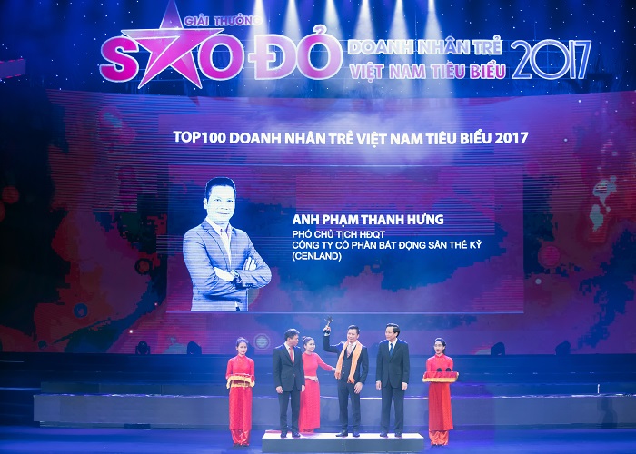 Anh Nguyễn Trung Vũ – Chủ tịch HĐQT CENGROUP được vinh danh trong TOP 10 nhận giải thưởng Sao Đỏ 2017. Giải thưởng Sao Đỏ là giải thưởng cao quý, nhằm tôn vinh những doanh nhân trẻ có nhiều đóng góp cho doanh nghiệp và xã hội.          Phó Thủ tướng Thường trực Chính phủ Trương Hòa Bình và Bí thư thứ nhất Trung ương Đoàn TNCS Hồ Chí Minh trao Giải thưởng Sao Đỏ cho anh  Nguyễn Trung Vũ - Chủ tịch HĐQT CENGROUP.      Anh Phạm Thanh Hưng – Phó Chủ tịch HĐQT CENLAND được vinh danh trong TOP 100 doanh nhân trẻ tiêu biểu 2017.     Tại buổi lễ, 100 gương mặt doanh nhân trẻ Việt Nam tiêu biểu 2017 đã được tôn vinh, trong đó có 10 doanh nhân xuất sắc nhất được trao tặng giải thưởng Sao Đỏ 2017. Đây là những doanh nhân trẻ tiêu biểu, đại diện cho trí tuệ, sự năng động, sáng tạo của thế hệ trẻ cả nước; là những điển hình tiên tiến góp phần khơi dậy tinh thần lập thân, lập nghiệp, kiến quốc của tuổi trẻ Việt Nam.     Năm 2017, Hội đồng bình chọn 100 gương mặt doanh nhân trẻ Việt Nam tiêu biểu và giải thưởng Sao Đỏ đề cao các tiêu chí về phát triển bền vững, hội nhập, trách nhiệm xã hội, đạo đức kinh doanh của doanh nghiệp, doanh nhân trẻ được đề cử; ưu tiên các ứng cử viên doanh nhân trẻ có nhiều sáng kiến, sáng tạo, ứng dụng khoa học công nghệ vào sản xuất kinh doanh, đem lại thành công cho doanh nghiệp.   