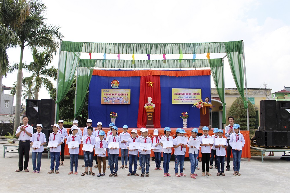 Nghemoigioi.vn tiếp tục trao 90 suất học bổng "Nâng cánh ước mơ" cho HSSV tỉnh Thái Bình