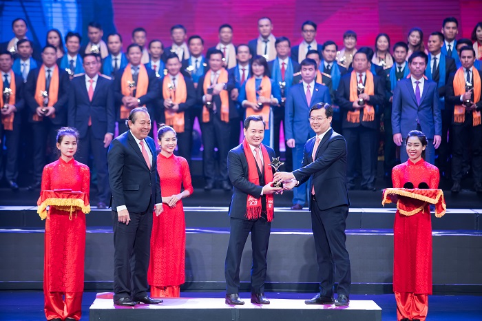 Chủ tịch HĐQT CEN GROUP được vinh danh trong TOP 10 Sao Đỏ 2017