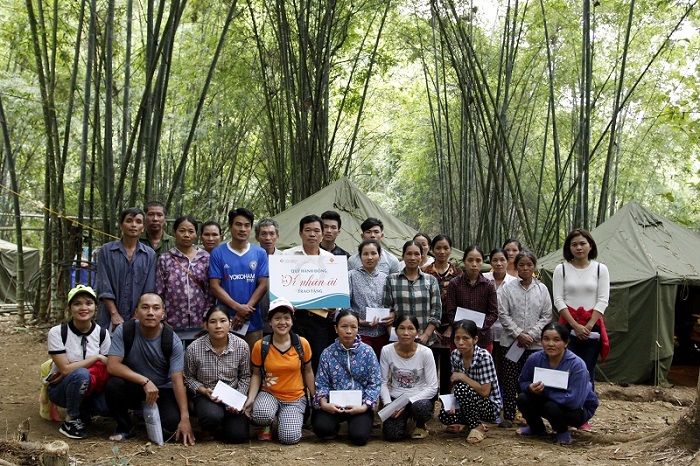Chung tay cùng bà con tỉnh Hòa Bình khắc phục sau mưa lũ