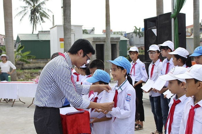 Nghemoigioi.vn tiếp tục trao 90 suất học bổng "Nâng cánh ước mơ" cho HSSV tỉnh Thái Bình